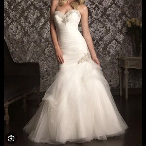 Allure Bridals 9002 Petite Wedding Dress - Size 4 - Fits 5'1"